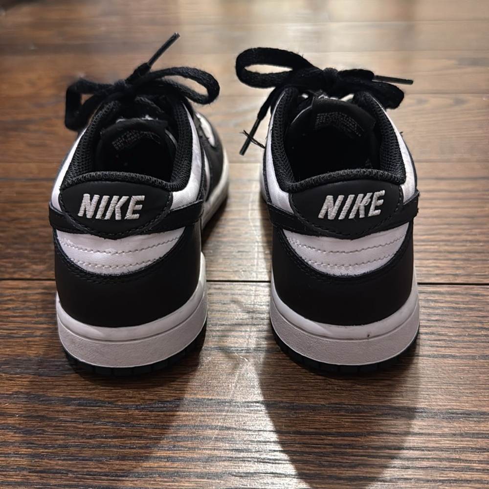 Nike dunk low panda black and white little kid - Picture 5 of 8